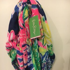 Brand new with tags lilly pulitzer scarf!!Infinity